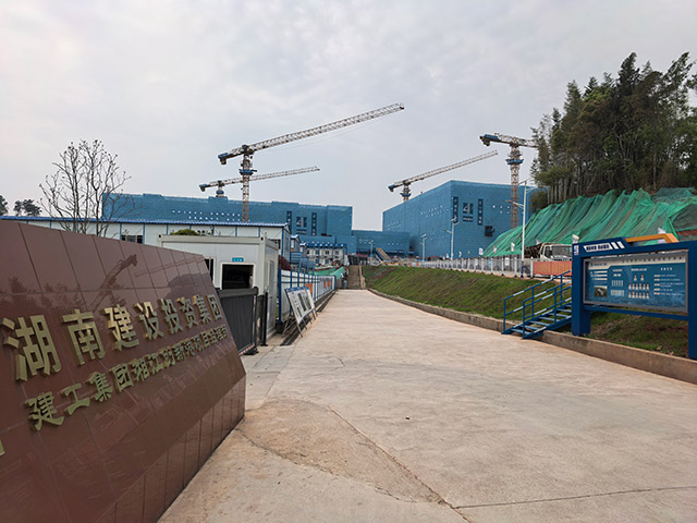 塔吊出租至建工集團湘江創(chuàng  )新港項目