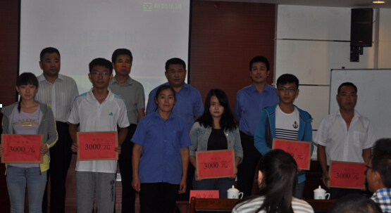 貧困家庭大學(xué)新生救助大會在裕昌集團(tuán)召開